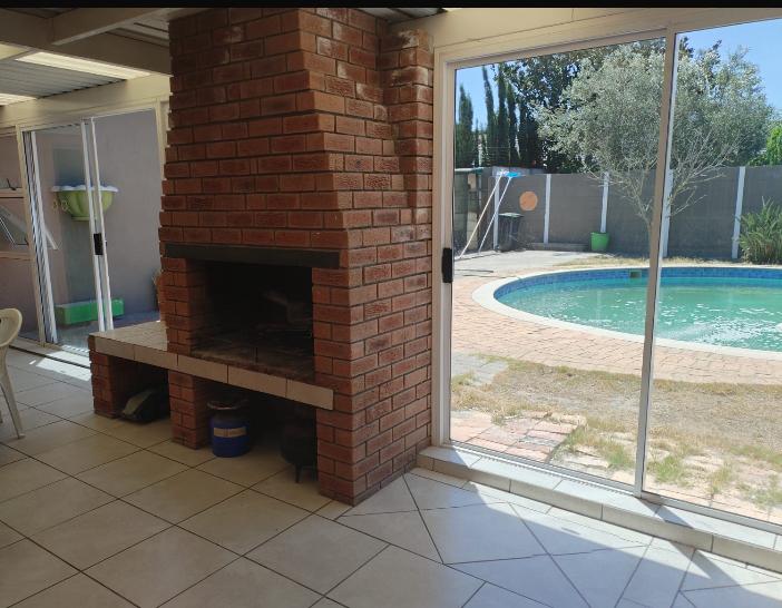 3 Bedroom Property for Sale in Chrismar Western Cape